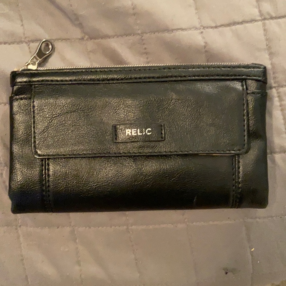 Relic wallet. Like new! Black